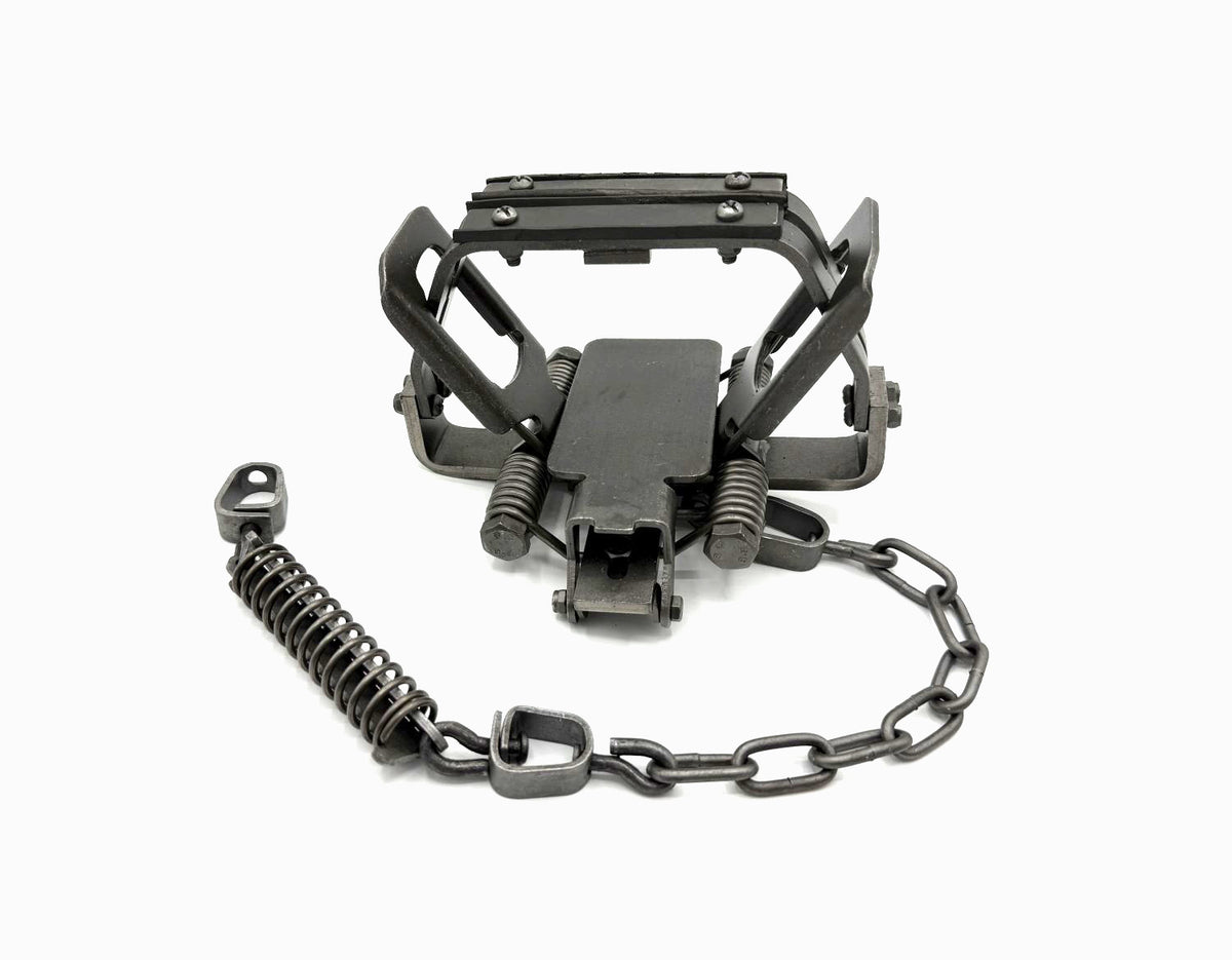 DOG TRAP #5, FOUR SPRING 150x148 RUBBER JAW INCL CHAIN AND SPRING RIG